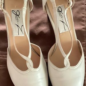 Judi Z.  Cream leather shoe, Size 10  Leather.